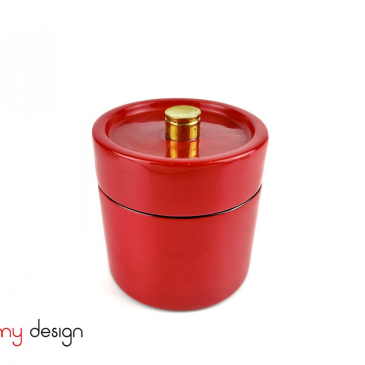 Round pillar lacquer box with metal knob